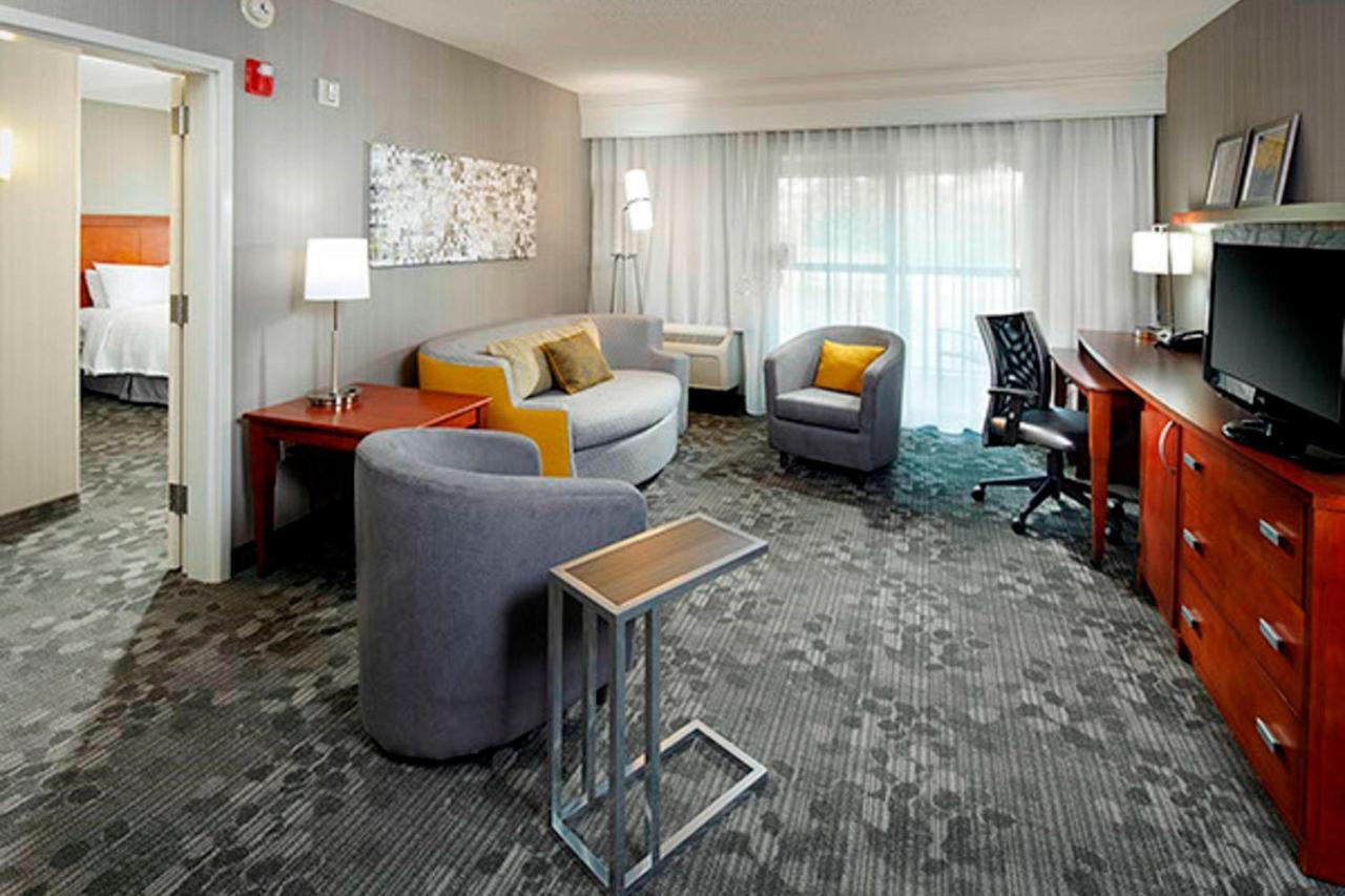 Courtyard By Marriott Akron Stow Exterior foto